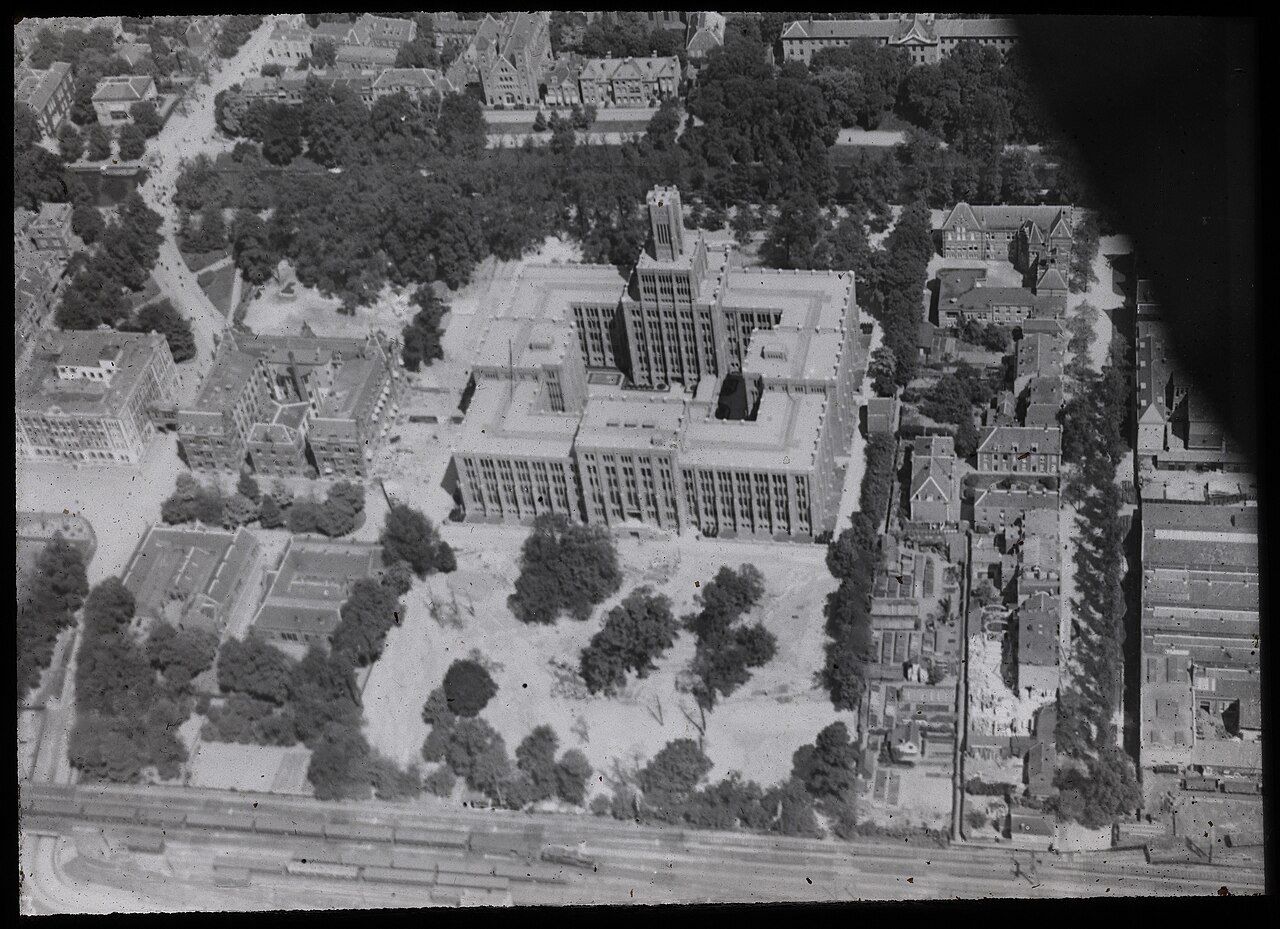 Historische luchtfoto van bebouwing en groen in Utrecht