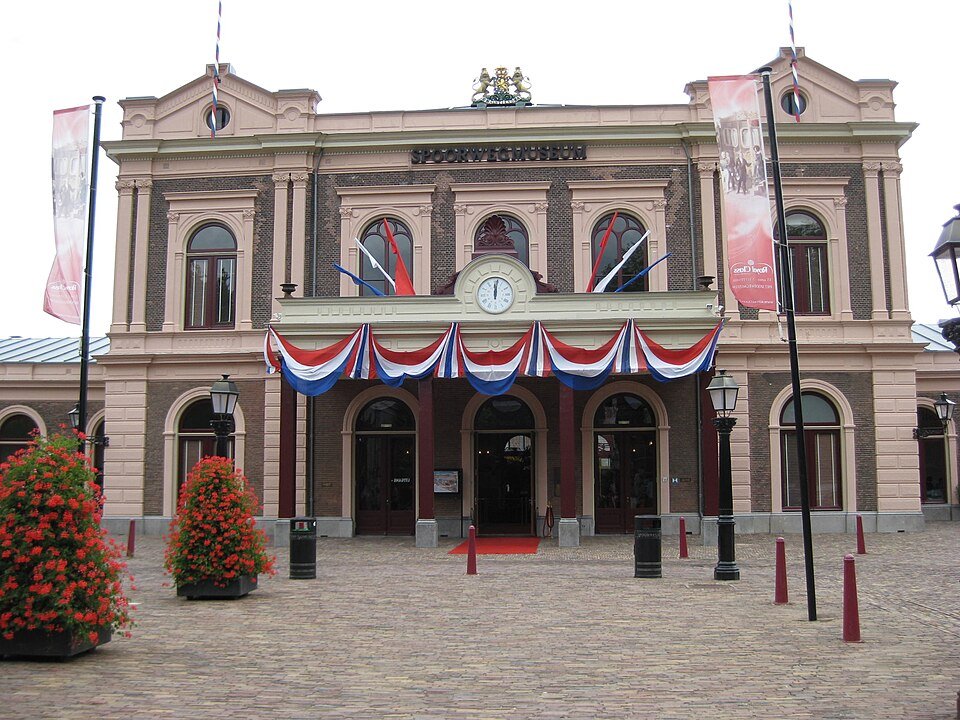 Gevel van het Maliebaanstation, nu het Spoorwegmuseum