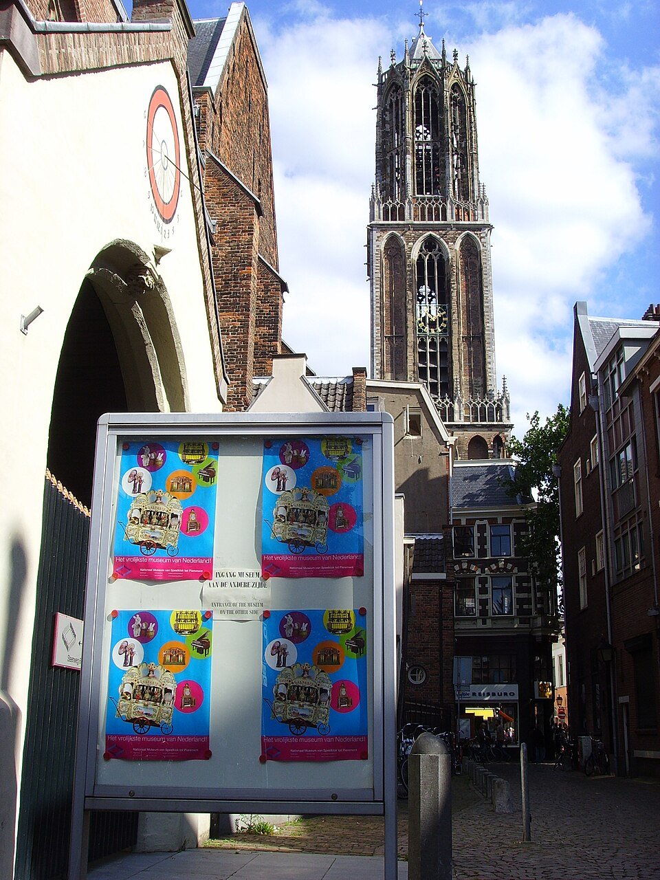 De Buurkerk met op de achtergrond de Domtoren