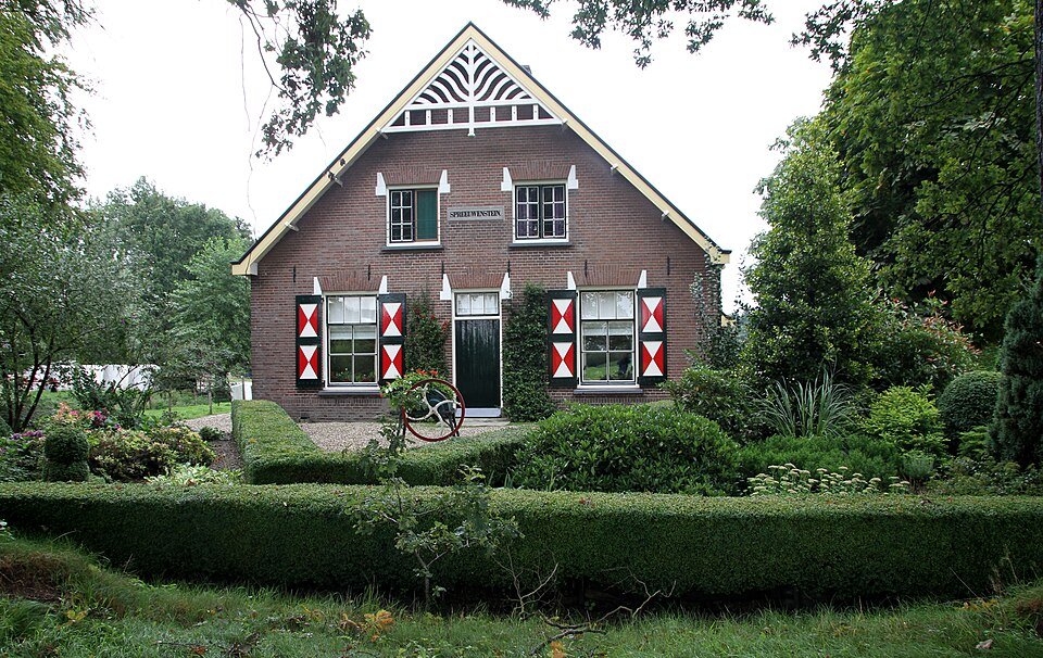 Een boerderij op landgoed Broekhuizen op de Heuvelrug