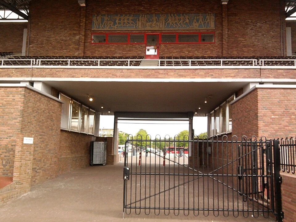 De marathonpoort van het Olympisch Stadion in 2011; geen foto van de editie 2026.
