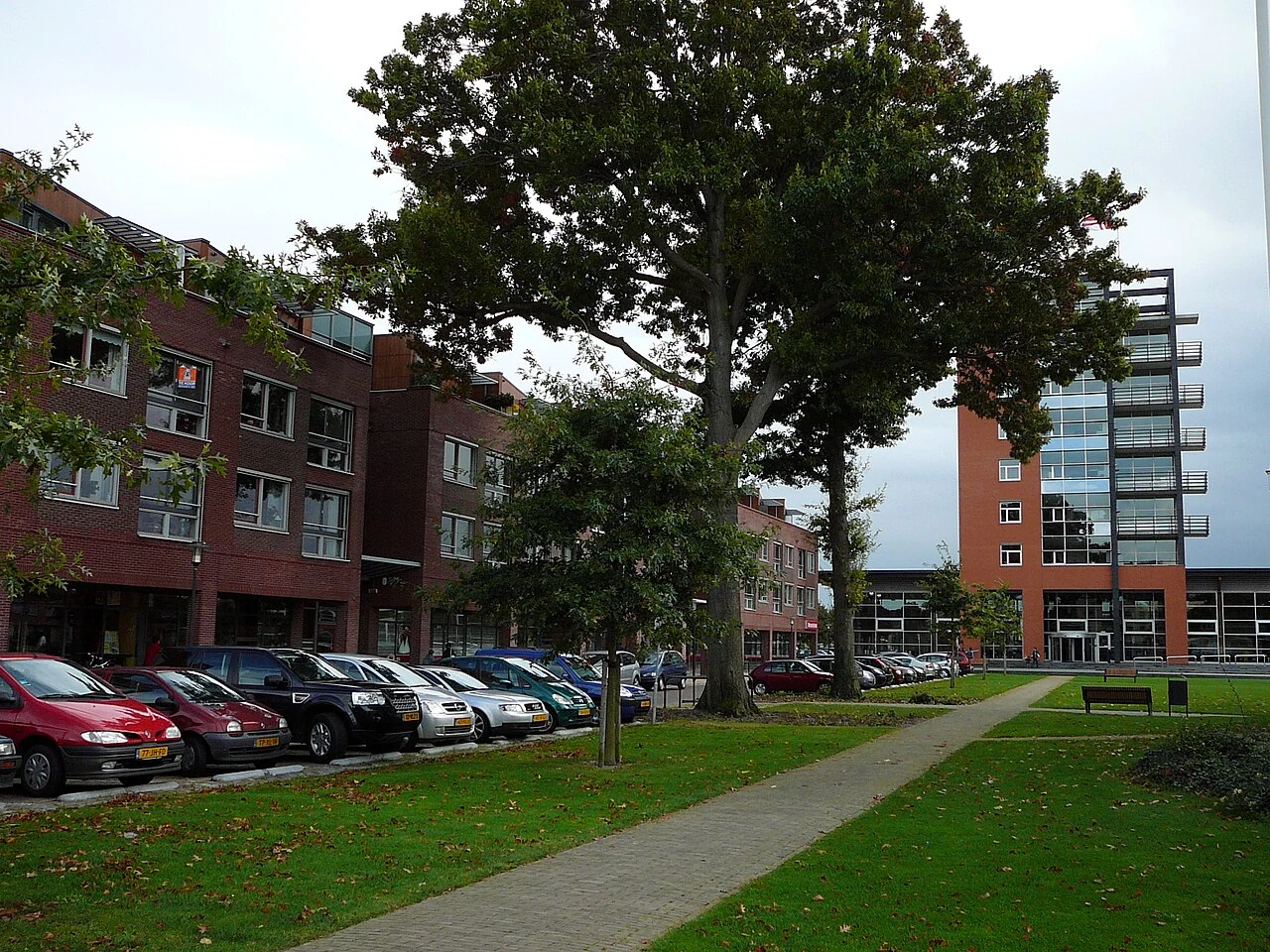 Een ouder beeld van het gemeentehuis, geüpload in 2008; geen foto van de editie 2026.