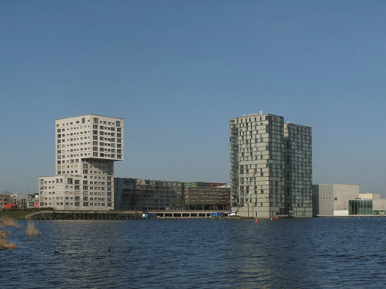 Almere en het Weerwater, gefotografeerd in 2014.