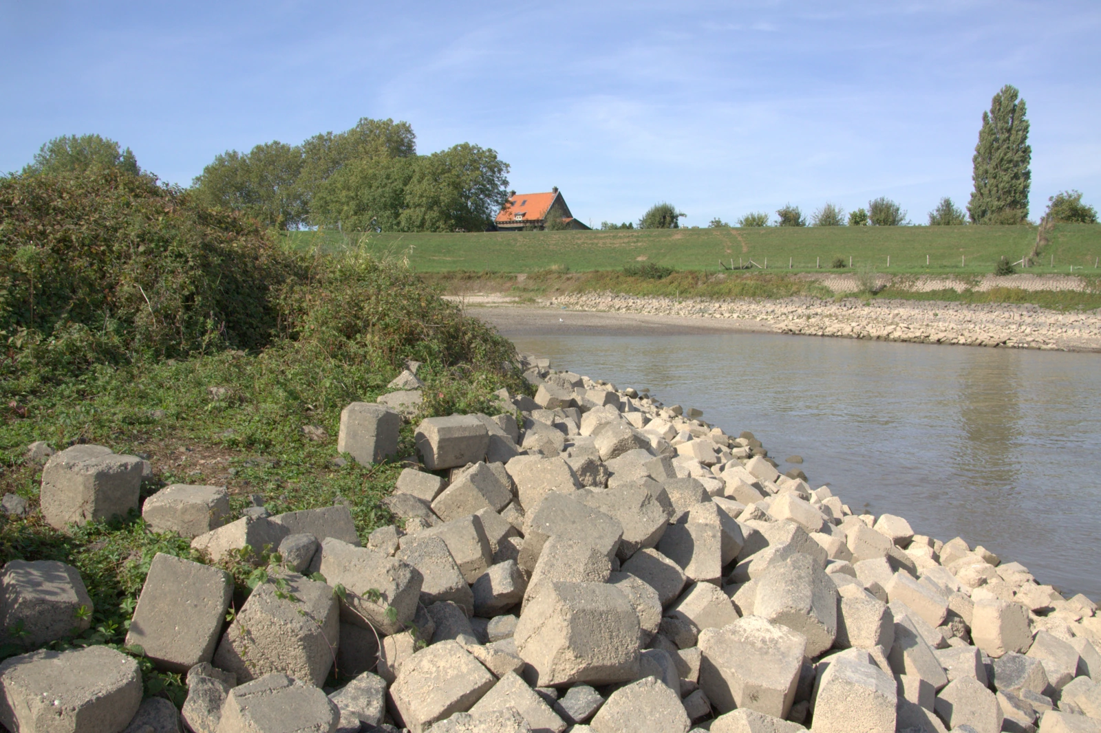 Stones beside an inlet channel on the Waal near Tiel.