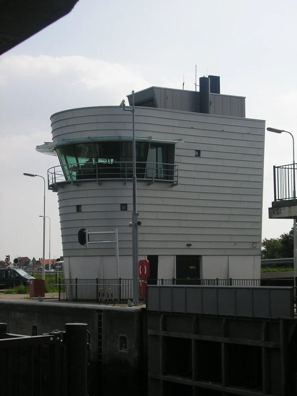 Het sluiswachtershuis bij de Grevelingensluis, in een archieffoto uit 2006.